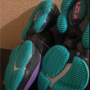 Lebron James XIX Shoes